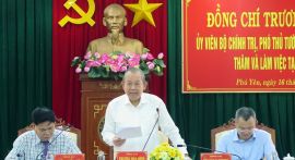 Deputy PM Truong Hoa Binh works with Phu Yen leaders